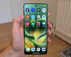 Motorola Edge 70 Pro проти Samsung Galaxy A57: названо кращий бюджетний смартфон (фото)