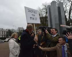 В Гааге перед судом ООН родственники погибших в катастрофе МН-17 требуют справедливости