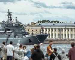 Пробито відсіки: корабель ЗС РФ у Новоросійську сильно пошкоджено, — британська розвідка