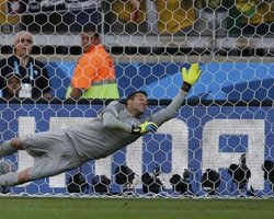 Бразилия стала первым четвертьфиналистом ЧМ-2014