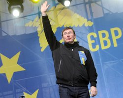 Луценко агитирует за кандидата в президенты Порошенко 