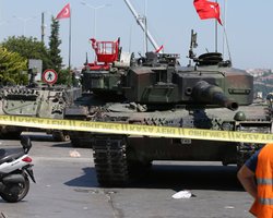 Спаситель нации или змея на груди. Западные СМИ о попытке военного переворота в Турции