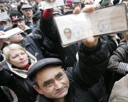 Харьковские чернобыльцы попросили французского посла о помощи