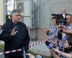Аваков назвал "зайками" неизвестных, расстрелявших автобус под Харьковом