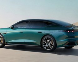 Електричний 900-сильний седан від Geely і Volvo розсекретили на офіційних фото