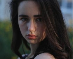 "Я истекаю кровью, все в панике бегут, а я бежать не могу". История спасения Анастасии Шестопал