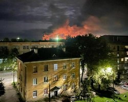 В Рильську дрон вдарив по готелю з російськими військовими, — соцмережі (відео)