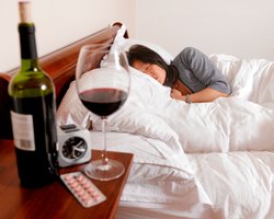Как отличить похмелье от штамма Омикрон после новогоднего застолья: совет врача