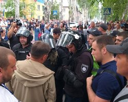 В Покровске подсчет голосов идет под митинг с шинами