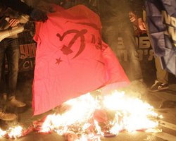 Марш УПА: милиция составила админпротоколы по факту сжигания флагов