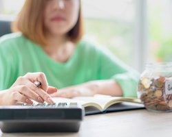 За зарплату в конверте придется ответить. Какие штрафы и кто заплатит в 2025 году