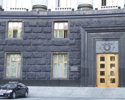 Кабмин перенес сегодняшнее заседание на завтра