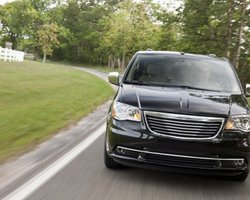 Chrysler обновил минивэн Town&Country