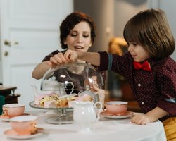 Всем выйти из тени: почему в Раде предлагают курьерам, швеям и таксистам платить новый налог