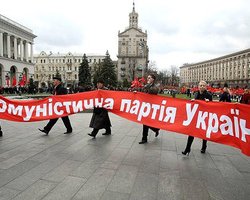 На Крещатике произошло несколько стычек между коммунистами и националистами