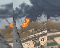 Дрони атакували Крим і Самарську область РФ: над НПЗ піднялися густі чорні стовпи диму