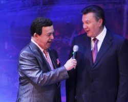 Виктор Янукович спел дуэтом с Иосифом Кобзоном