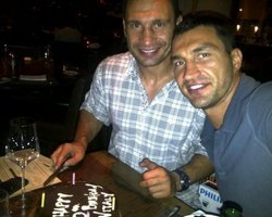 Виталий Кличко получил на день рождения торт от брата