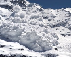 Самый смертоносный горнолыжный сезон: синоптики объяснили, почему в горах так много лавин