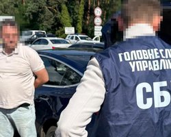 Передав адреси для терактів: СБУ затримала "крота" у НАБУ, який працював на ФСБ (фото, відео)