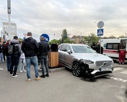 В Броварах пьяный глава РГА наехал на толпу людей, есть пострадавшие (фото, видео)