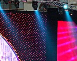 Причиной гибели более ста человек в ночном клубе в Перми могло стать освещение сцены