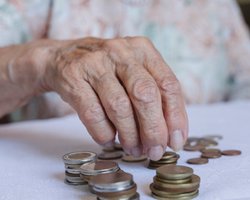 Украинцы могут получать почти 2000 злотых пенсии в Польше: какие условия надо выполнить