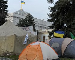 Налоговый кодекс: предприниматели поселились в палатках у Рады