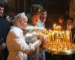 В Пасхальную ночь Тимошенко посетила четыре церкви