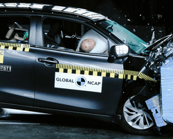 Популярний хетчбек Toyota провалив краш-тест: про яку модель йдеться (відео)