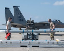 В МИД Британии объяснили, почему не будут сбивать дроны над Украиной, как в Израиле (видео)