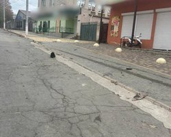 Російські окупанти скинули вибухівку з дрона на цивільне авто в Бериславі (фото)