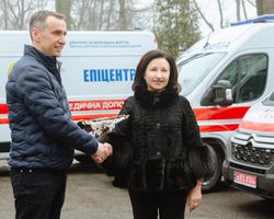 Епіцентр  передав МОЗ чергову партію з десяти автомобілів швидкої допомоги