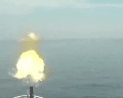 "Стреляю короткими! Огонь!": ФСБ РФ опубликовали кадры предупредительного огня по Defender