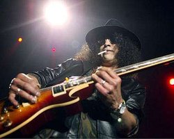 Экс-гитарист Guns N' Roses получил звезду на Аллее славы 