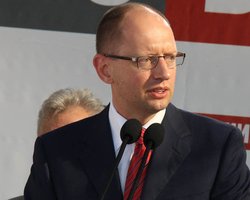 Яценюк: Мы недоработали список, потому что у нас нет актеров, спортсменов, писателей, певцов