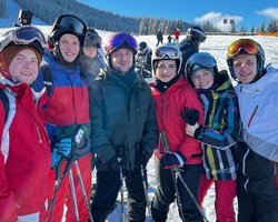 Зеленський відпочиває у Буковелі: українці масово діляться знімками із президентом (фото)