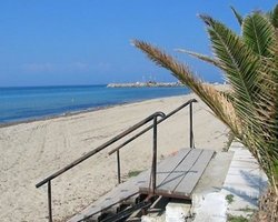 Более 100 тысяч туристов застряли на курортах Греции