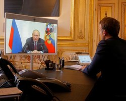 Президент Макрон призвал Путина пролить свет на попытку убийства Навального