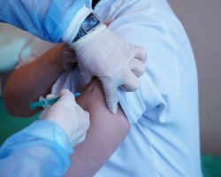 В Украине скончались 119 человек среди вакцинированных от коронавируса, — Минздрав