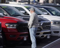 Завдали 14 ножових поранень: у Польщі напали на українця, який продавав зловмисникам авто