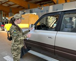 Выезд из Украины до 22 лет: в ГПСУ рассказали, какой документ кроме паспорта будет нужен