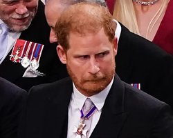 Был смущен: принц Гарри получил "хладнокровный" рождественский подарок от члена королевской семьи