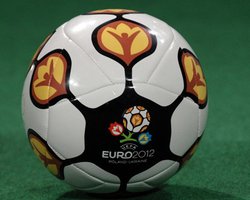 Глава МИД Швеции: ЕС имеет более мощные рычаги влияния, чем бойкот Евро-2012 