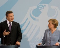 Янукович написал Меркель, что вспоминает встречи с ней с удовольствием