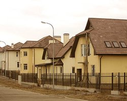 Ближе к земле. Украинцы чаще покупают загородные дома небольшой площади