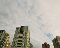 Винна хаотична забудова: чому багатоповерхівки частіше і довше без світла