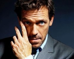 Хью Лори может исполнить роль злодея в новом Робокопе