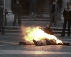 Начали самосожжение: россиянин поджег себя возле военкомата в Петербурге (фото)