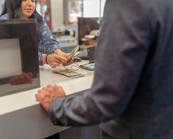 Шансы для гривны. Как изменился курс за два года войны и что спасло валютный рынок от краха